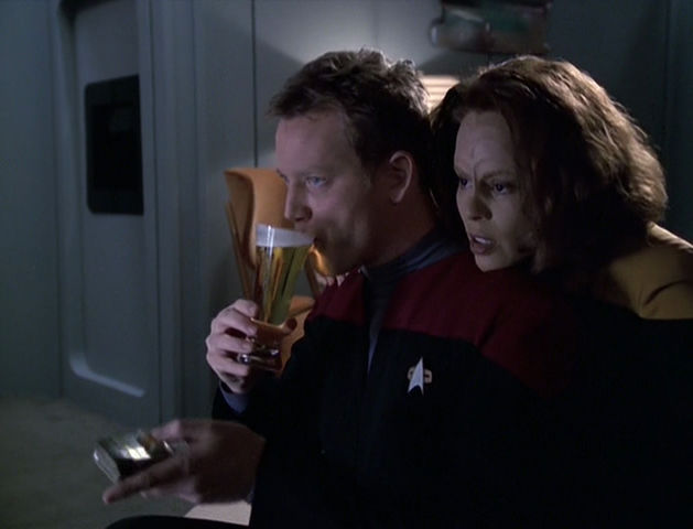 Tom and B'Elanna binging some TOS